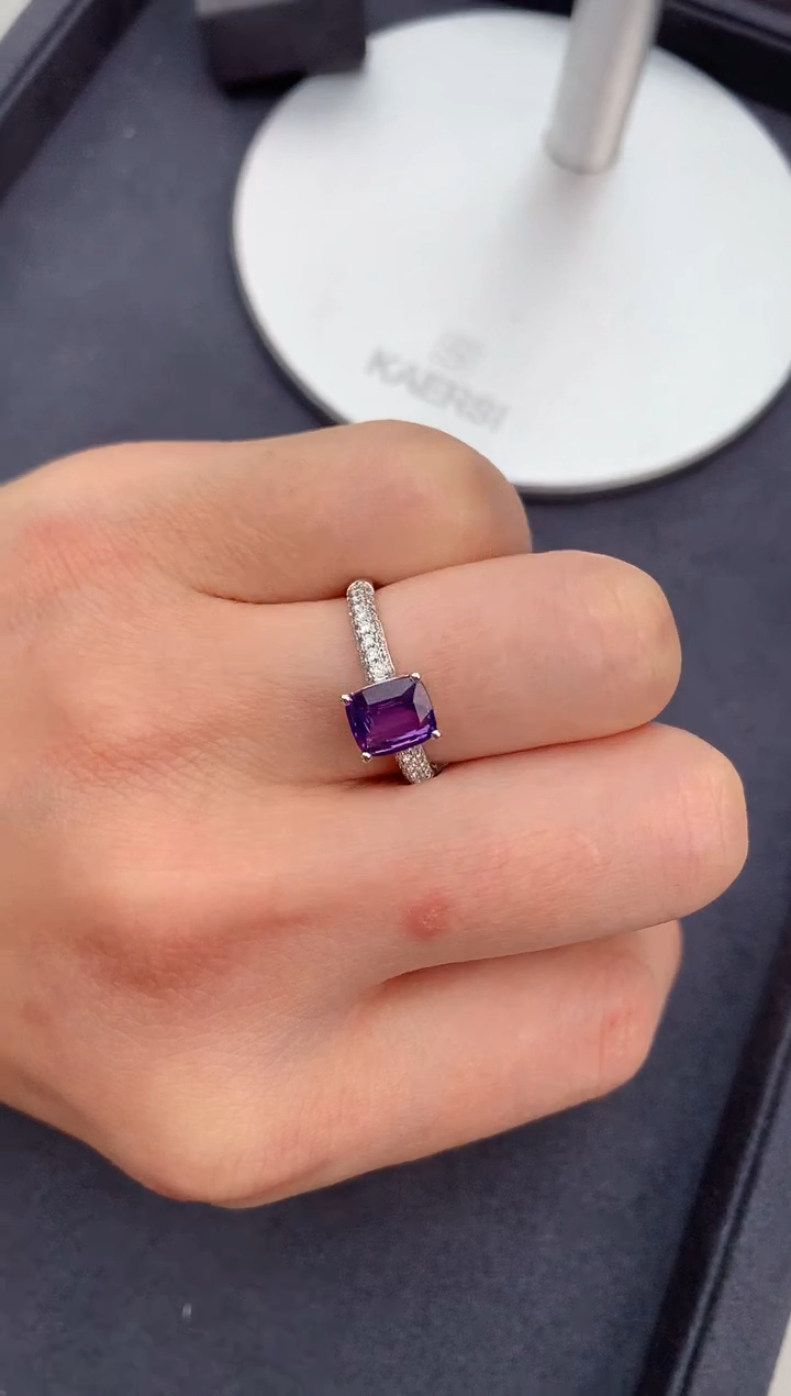 【闪购商品】彩色蓝宝石戒指18K金镶嵌1.5ct紫蓝宝戒指