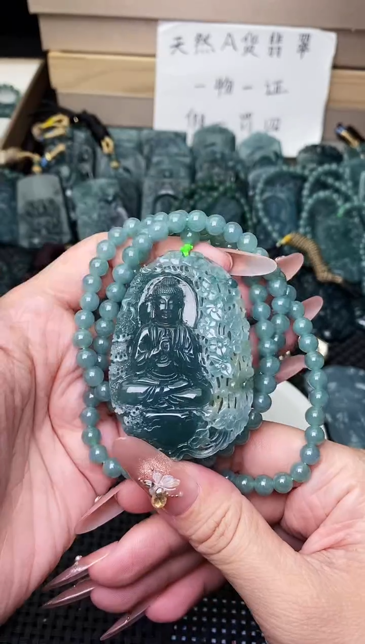 颈饰未镶嵌翡翠 