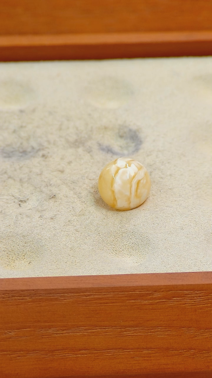 【闪购商品】蜜蜡裸石未镶嵌俄料11MM0.739克