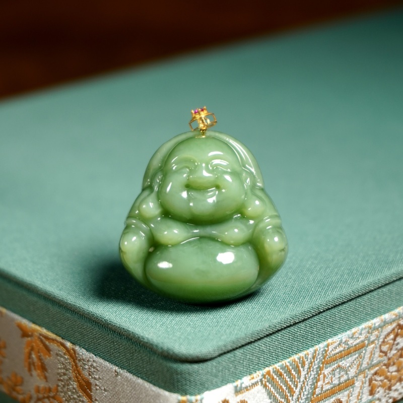 瑞卡希| 【央广珠宝】18K金和田玉弥勒大肚佛吊坠/多样性发其一