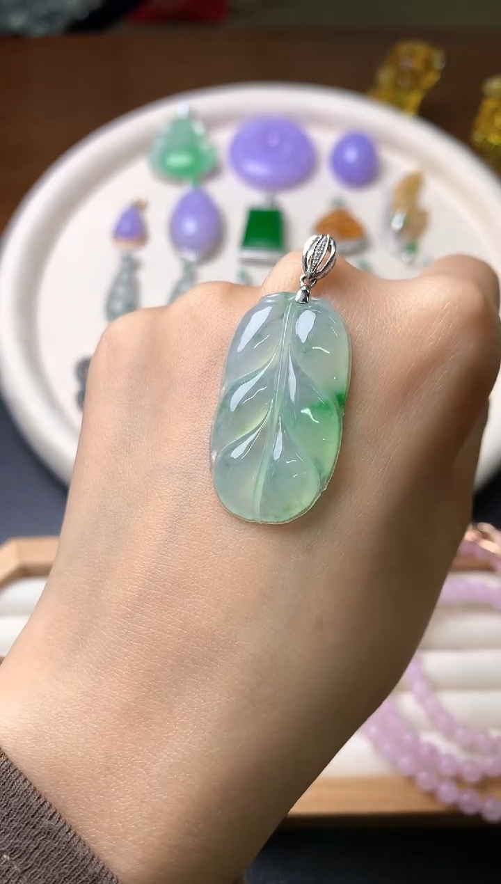 【闪购商品】翡翠吊坠(赠链)18K金镶嵌吊坠