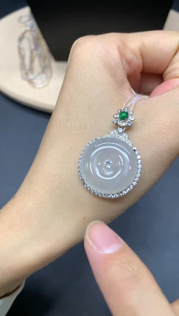 【闪购商品】翡翠吊坠(不含链)银S925镶嵌平安扣【多样性发其一】