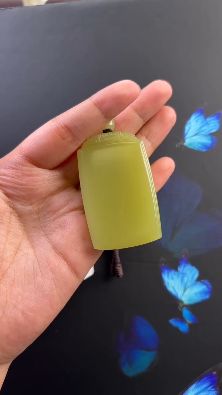 颈饰未镶嵌和田玉吊坠