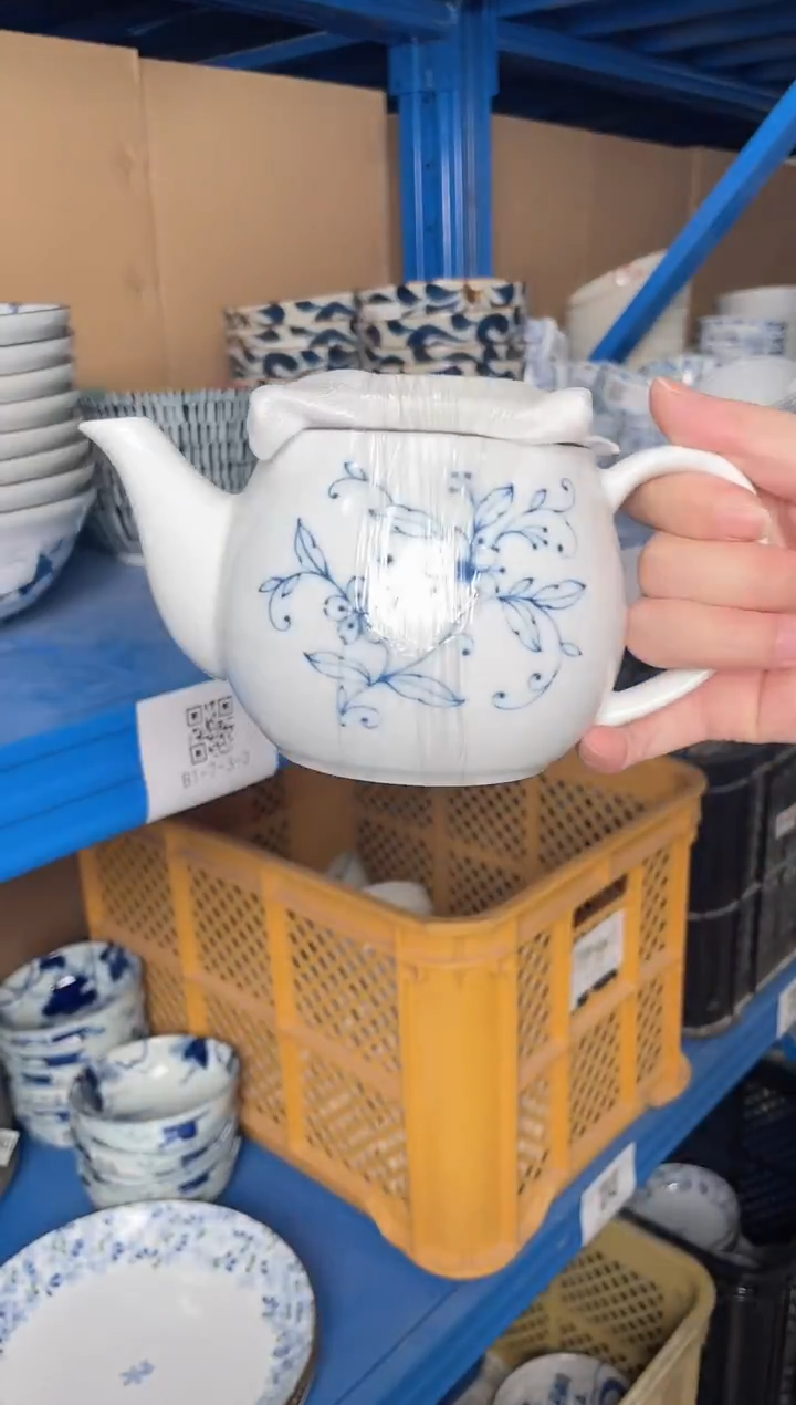 陶瓷微瑕线唐草茶壶465ML