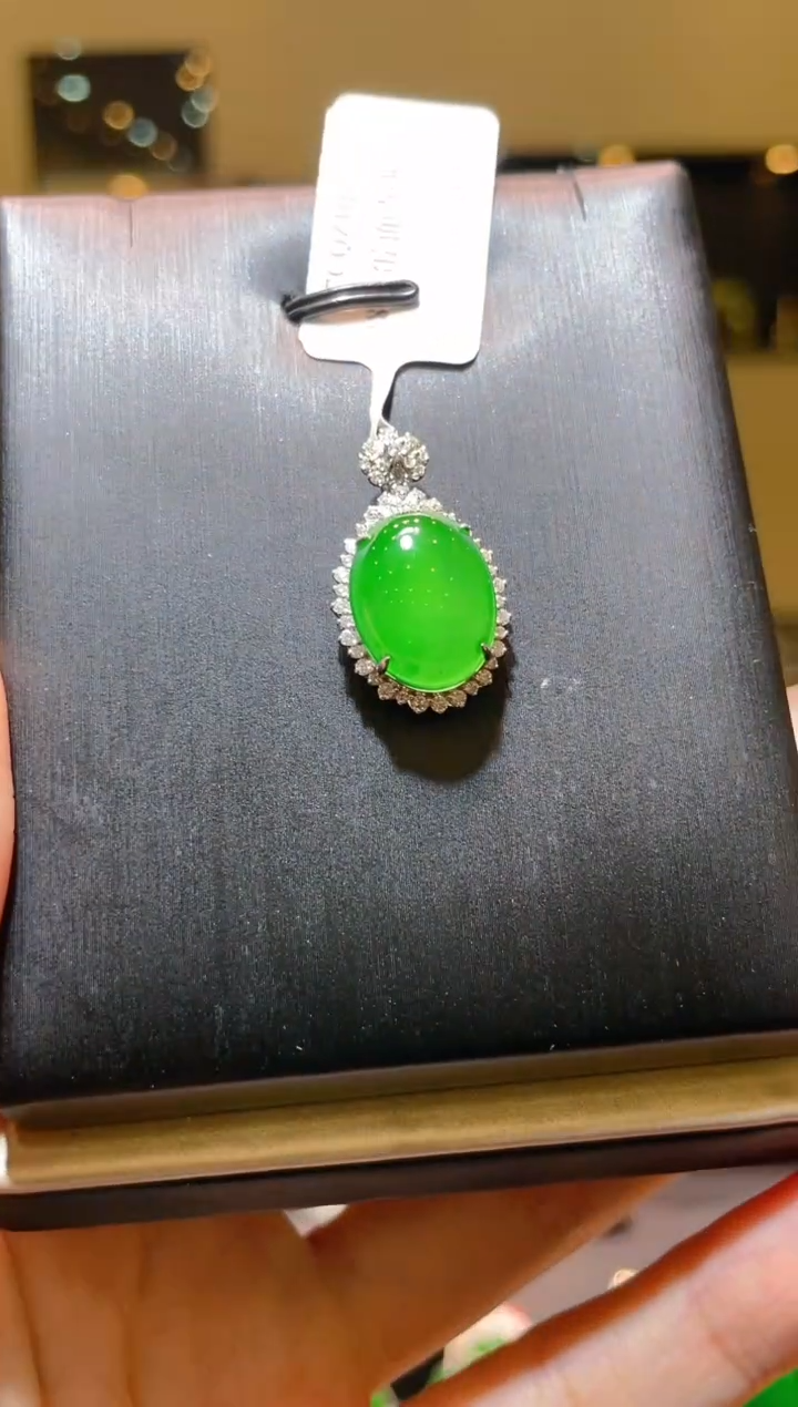 【闪购商品】翡翠吊坠(赠链)18K金镶嵌A47