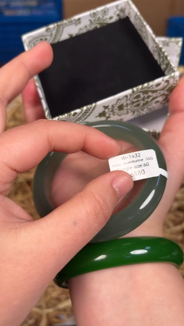 未镶嵌手镯石英质玉W1432