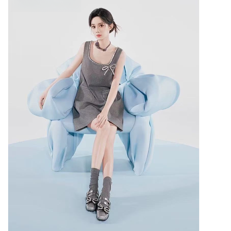 miu系千金风连衣裙2025春季新款钻饰蝴蝶结U型领无袖A字背心短裙