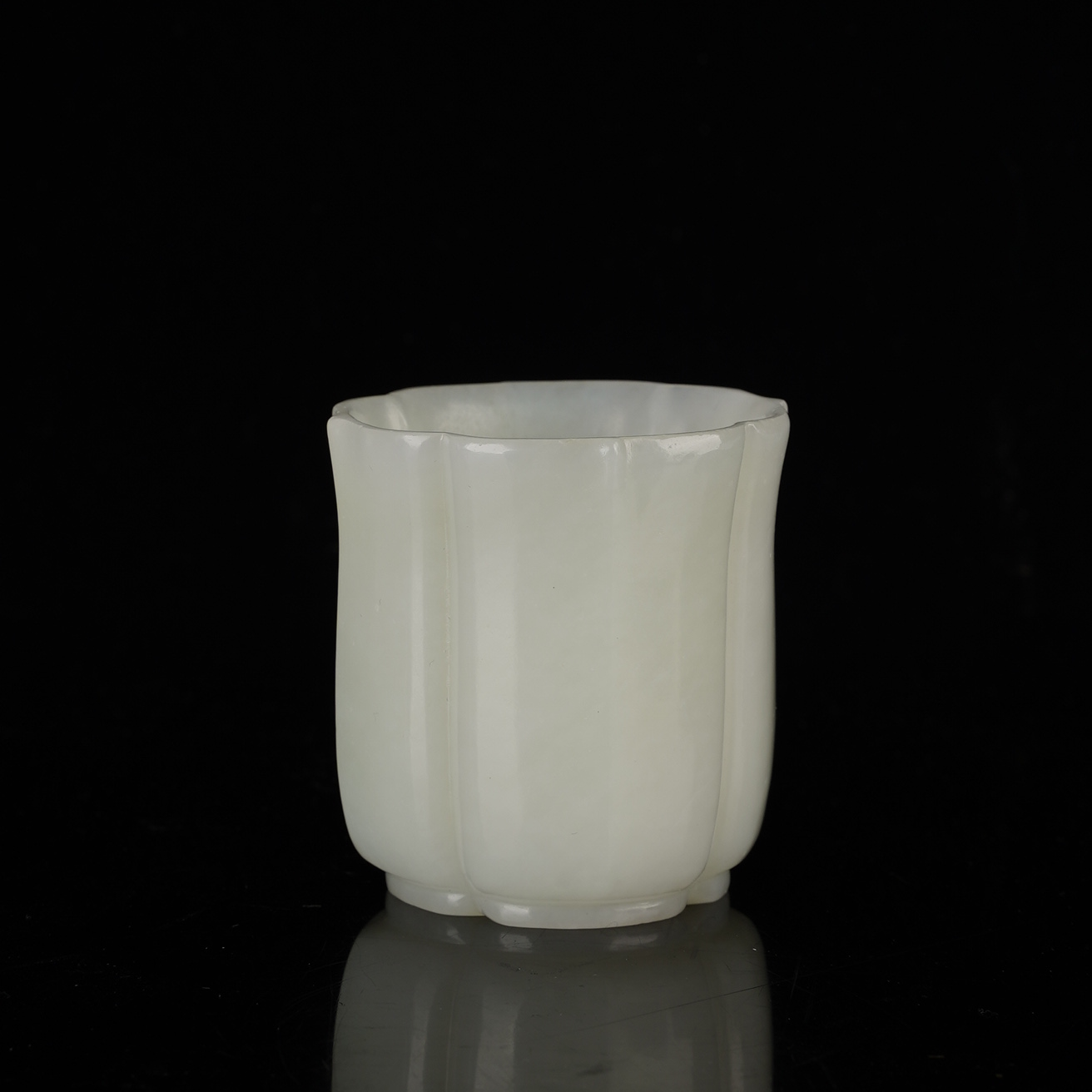 XR12249二十世纪和田玉杯摆件