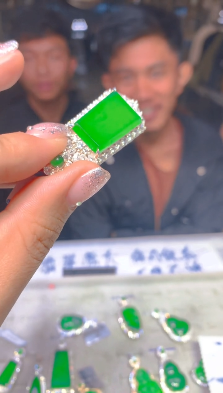 【闪购商品】定制翡翠未镶嵌93定制翡翠.多样性发货（发其一）