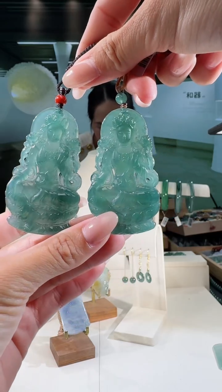 翡翠未镶嵌吊坠(不含链)纯天然A货翡翠观音（多样性发其一）