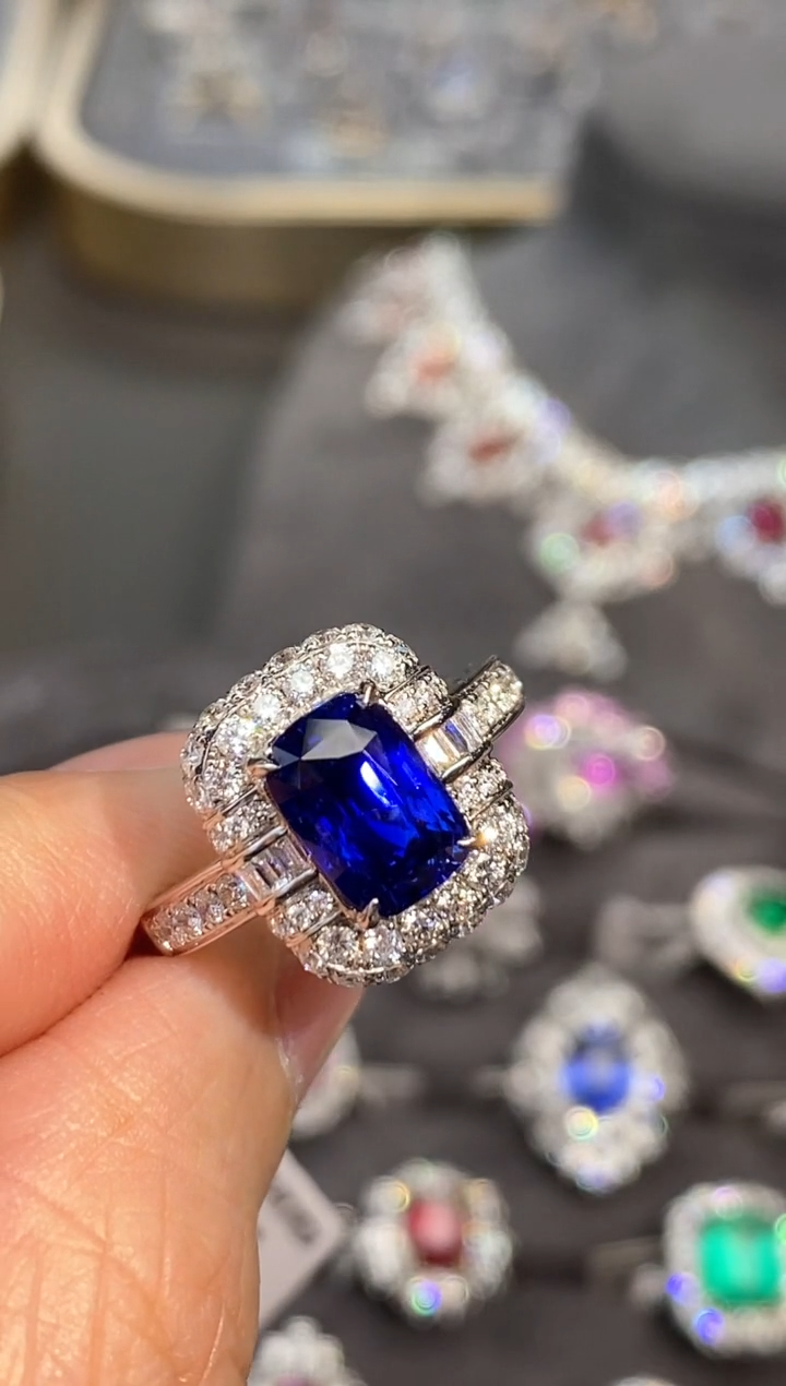 【闪购商品】蓝宝石戒指18K金镶嵌3.02ct/新年开工价