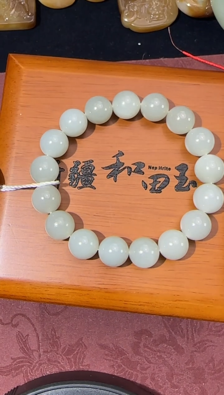 未镶嵌手串和田玉且末近矿青白微色差卡12圆珠手串