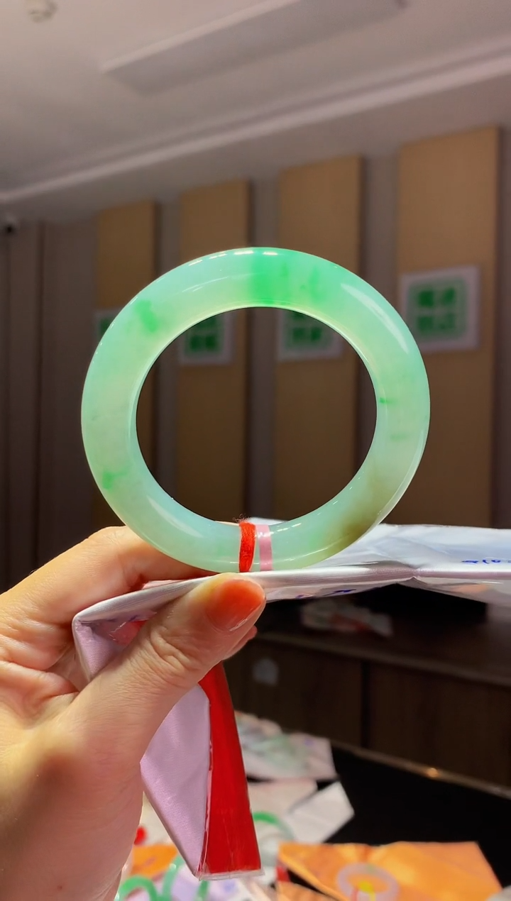 未镶嵌手镯翡翠-Q105 圈口56.3 全款20万 定金2万