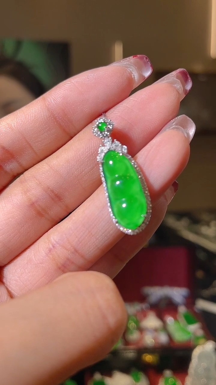 【闪购商品】翡翠吊坠(不含链)18K金镶嵌天然翡翠A货