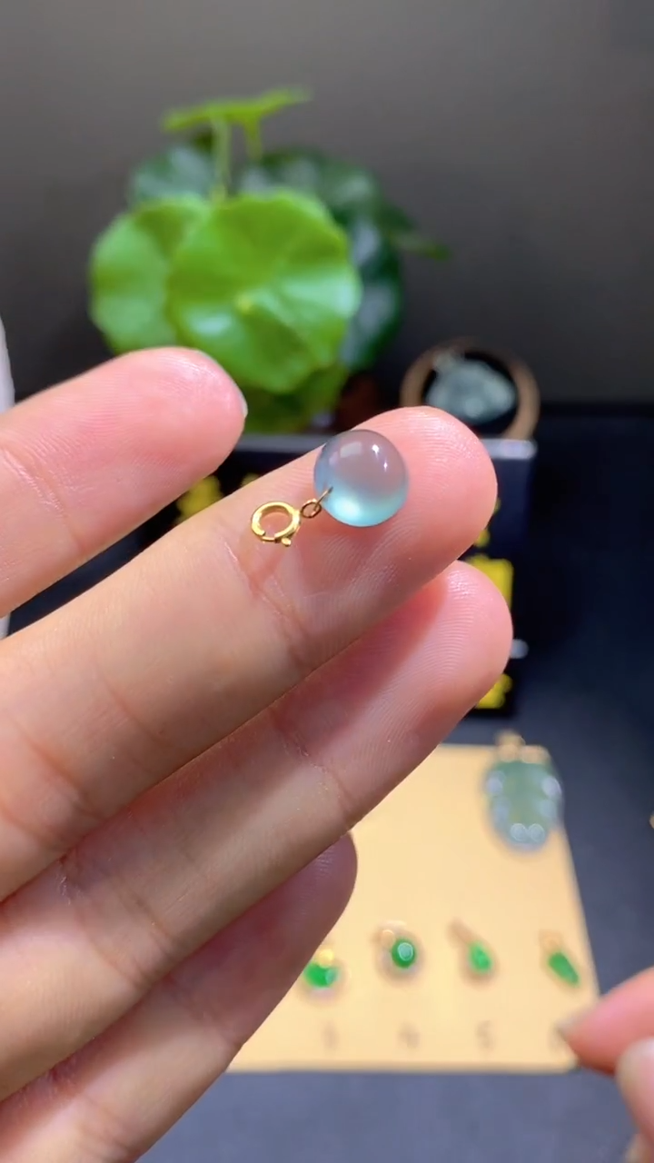 颈饰18K金镶嵌翡翠翡翠A货