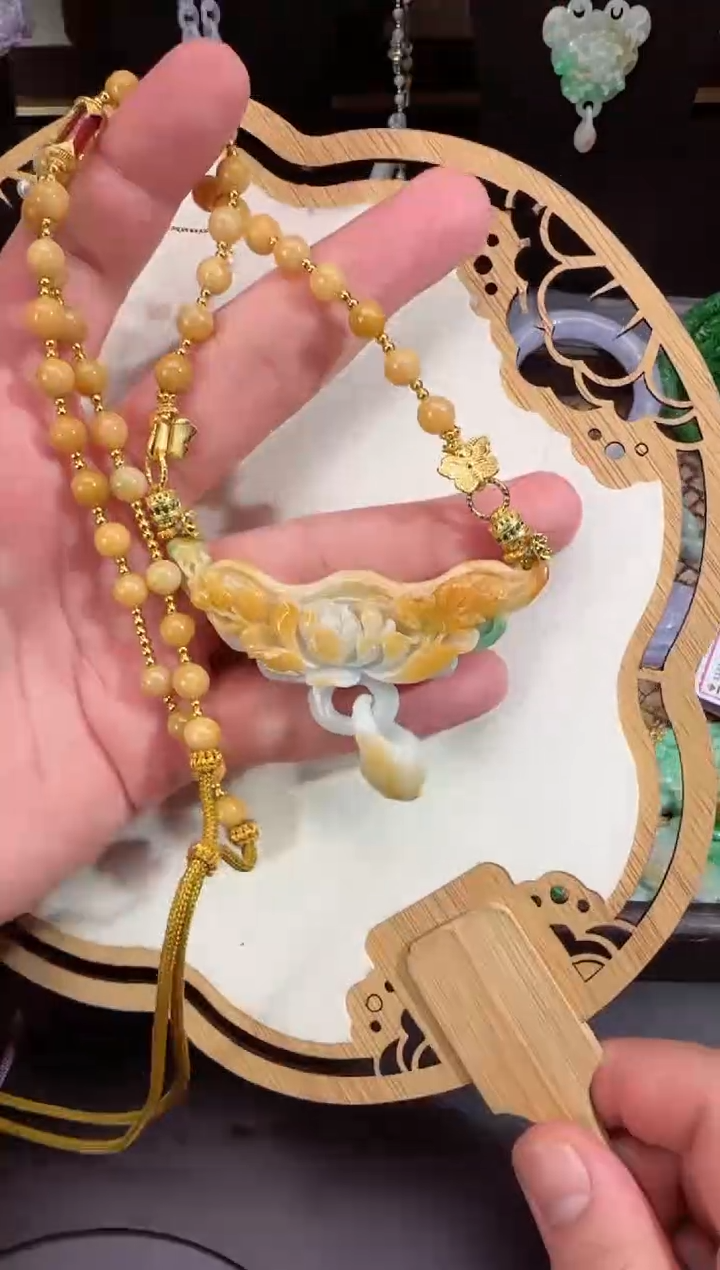 【闪购商品】翡翠颈饰未镶嵌牌子