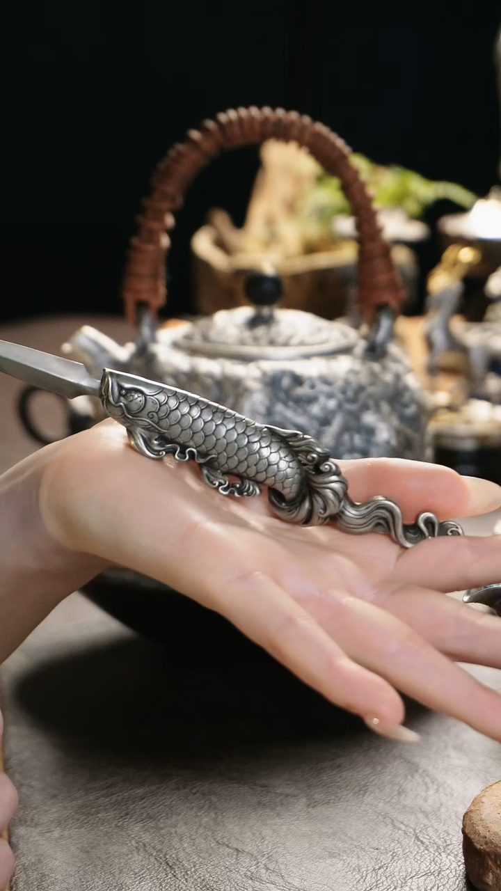 【闪购商品】复古白铜银色龙鱼设计