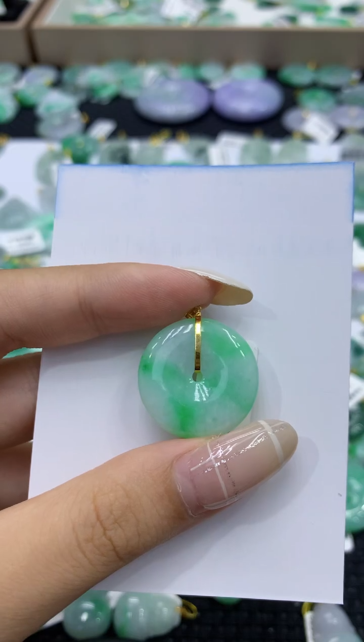 颈饰18K金镶嵌翡翠天然缅甸翡翠A货