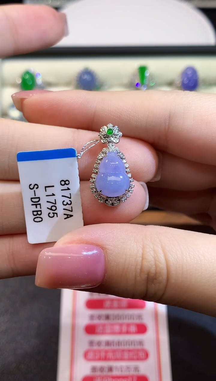 吊坠(不含链)18K金镶嵌翡翠多样性发其一