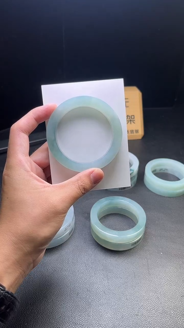 定制翡翠手镯未镶嵌用**儿定制