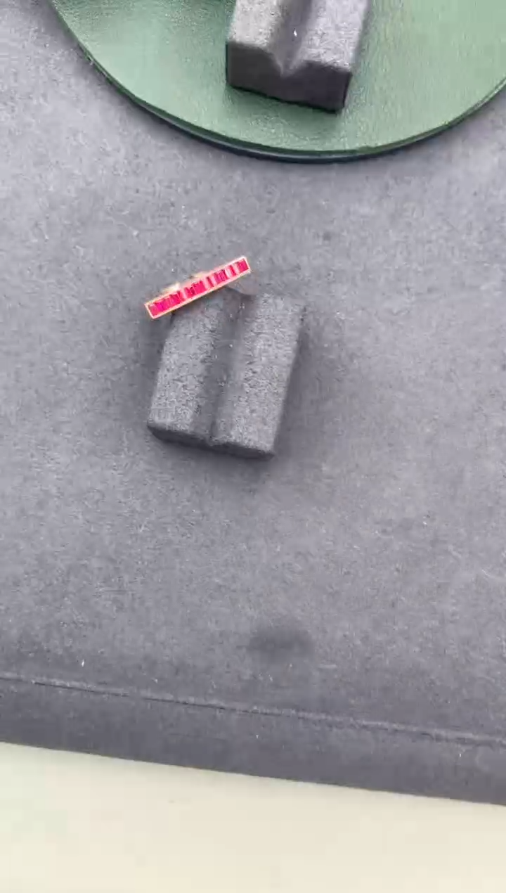 【闪购商品】红宝石戒指18K金镶嵌分红宝石戒指