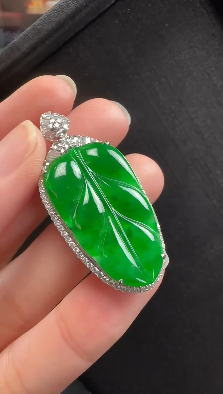 颈饰18K金镶嵌翡翠438叶子一个