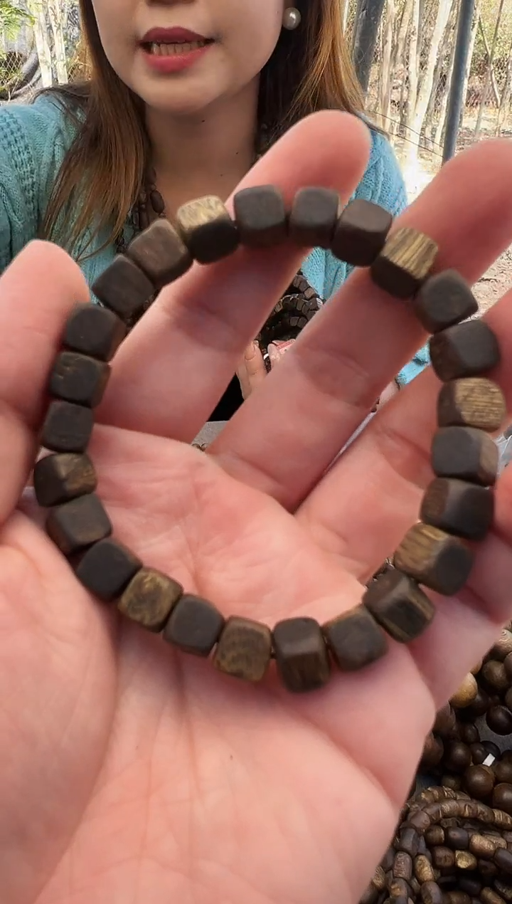 【闪购商品】沉香手串奇楠张勺子单圈方珠0.8多样性发一条