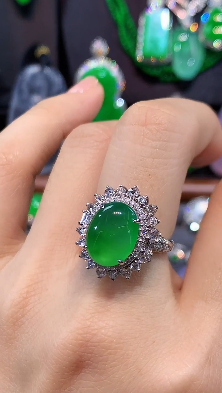 18K金镶嵌戒指翡翠戒指