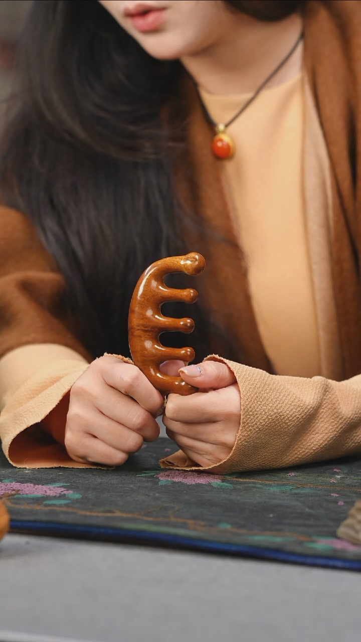 【闪购商品】金丝楠木雕古沉金丝楠按摩梳