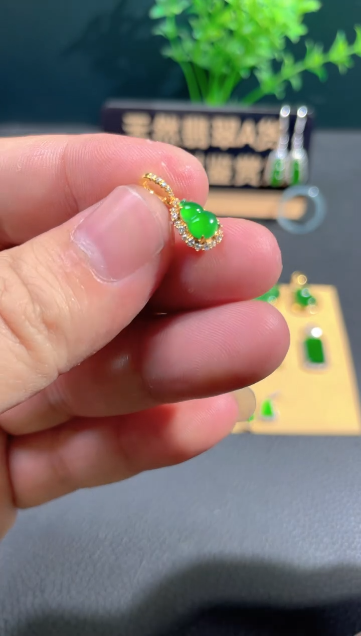 【闪购商品】翡翠颈饰18K金镶嵌翡翠