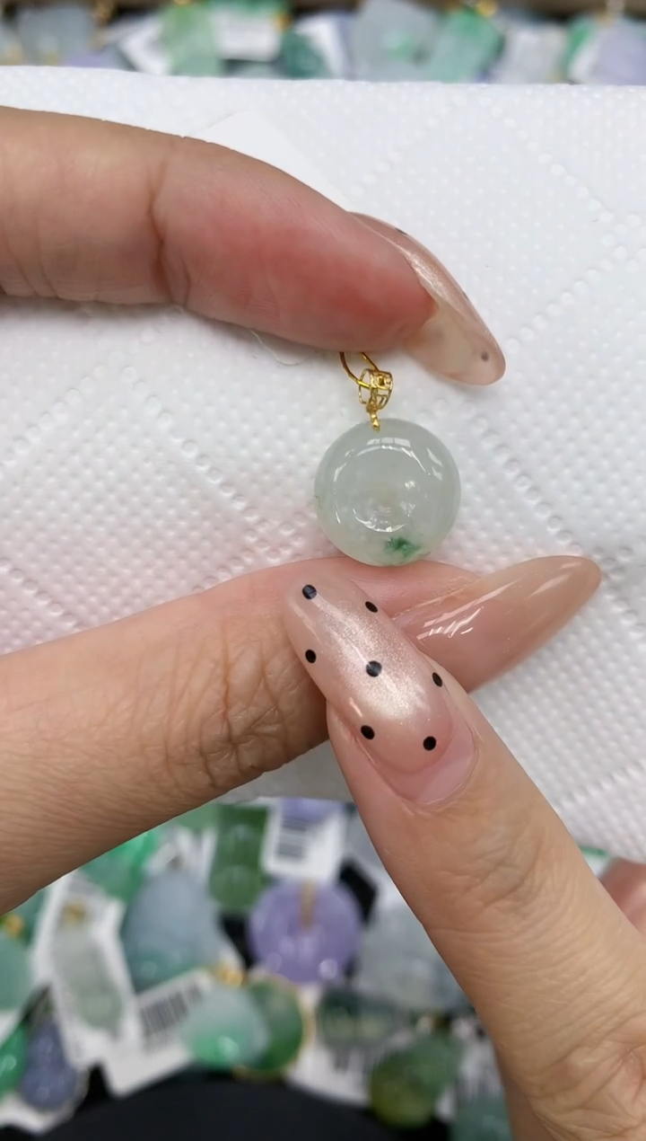 颈饰18K金镶嵌翡翠a货百元一下同包裹多件发出的只收取一单运费