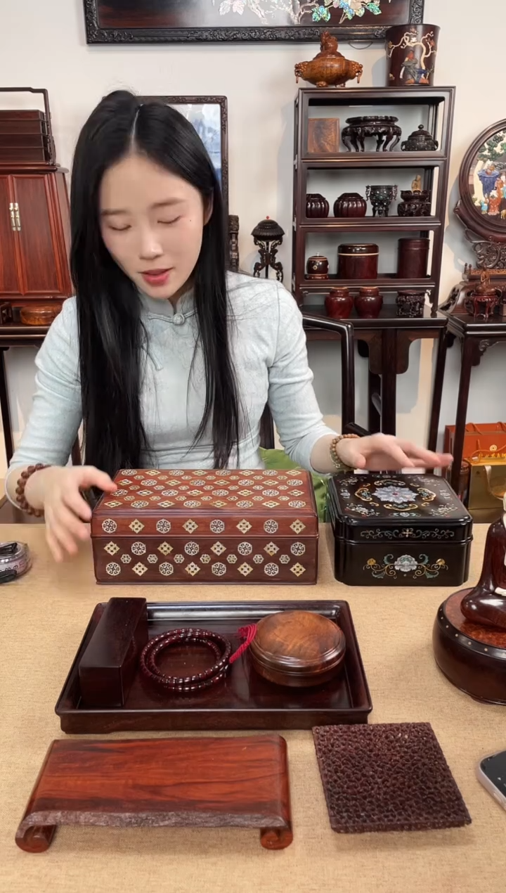 紫檀木类成套家具宝相花