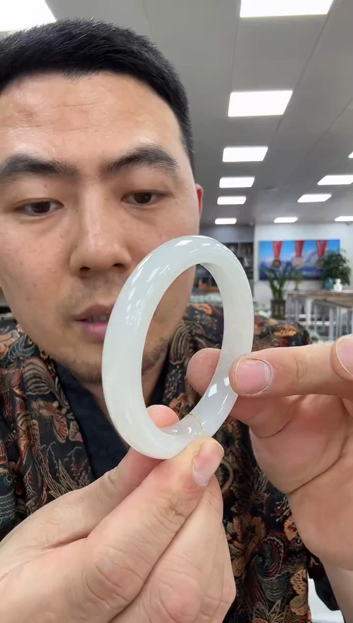 【闪购商品】和田玉手镯未镶嵌56  165