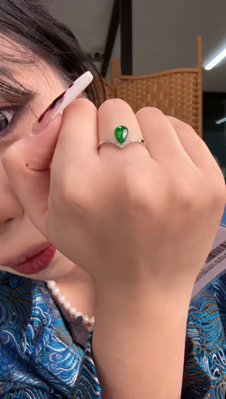 【闪购商品】翡翠颈饰18K金镶嵌戒指