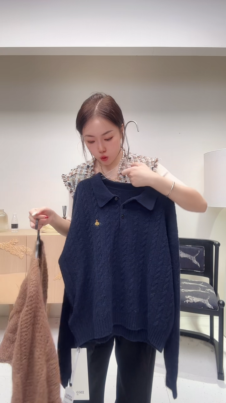 藏青色翻领刺绣上衣