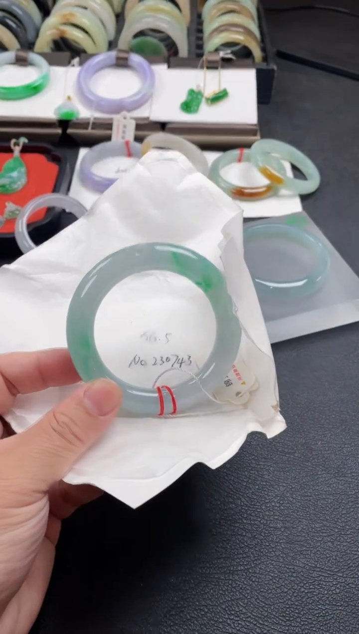 【闪购商品】翡翠手镯未镶嵌56圆条