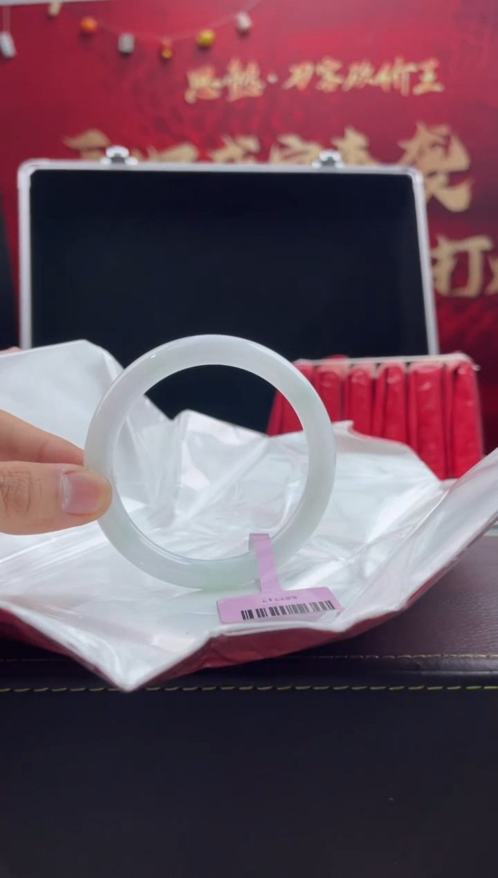 【闪购商品】翡翠手镯未镶嵌50翡翠手镯（微瑕）