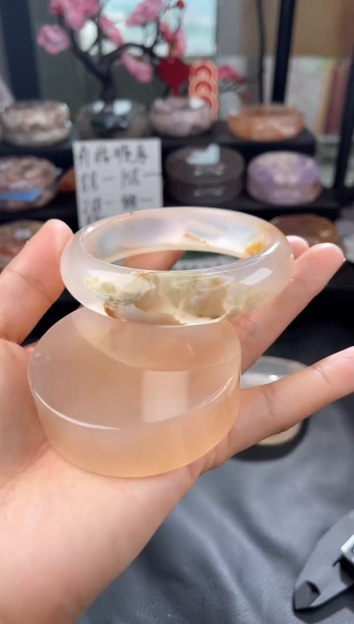 【闪购商品】石英质玉手镯未镶嵌62