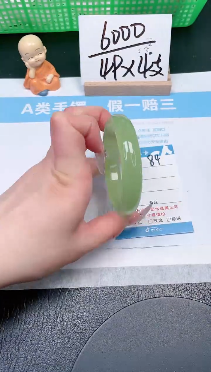 【闪购商品】石英质玉手镯未镶嵌84-56