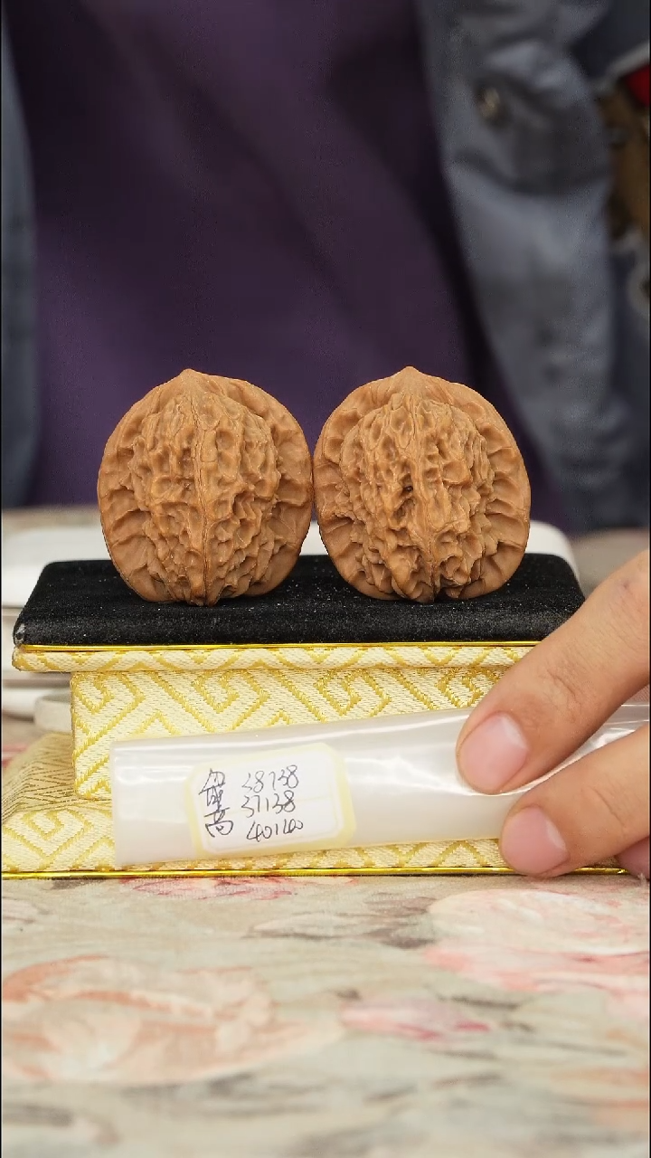 【闪购商品】文玩核桃把件非嫁接马老四