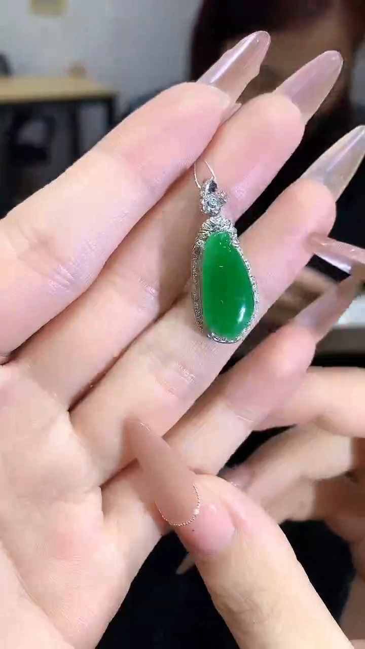【闪购商品】翡翠吊坠(不含链)18K金镶嵌BWG吊坠