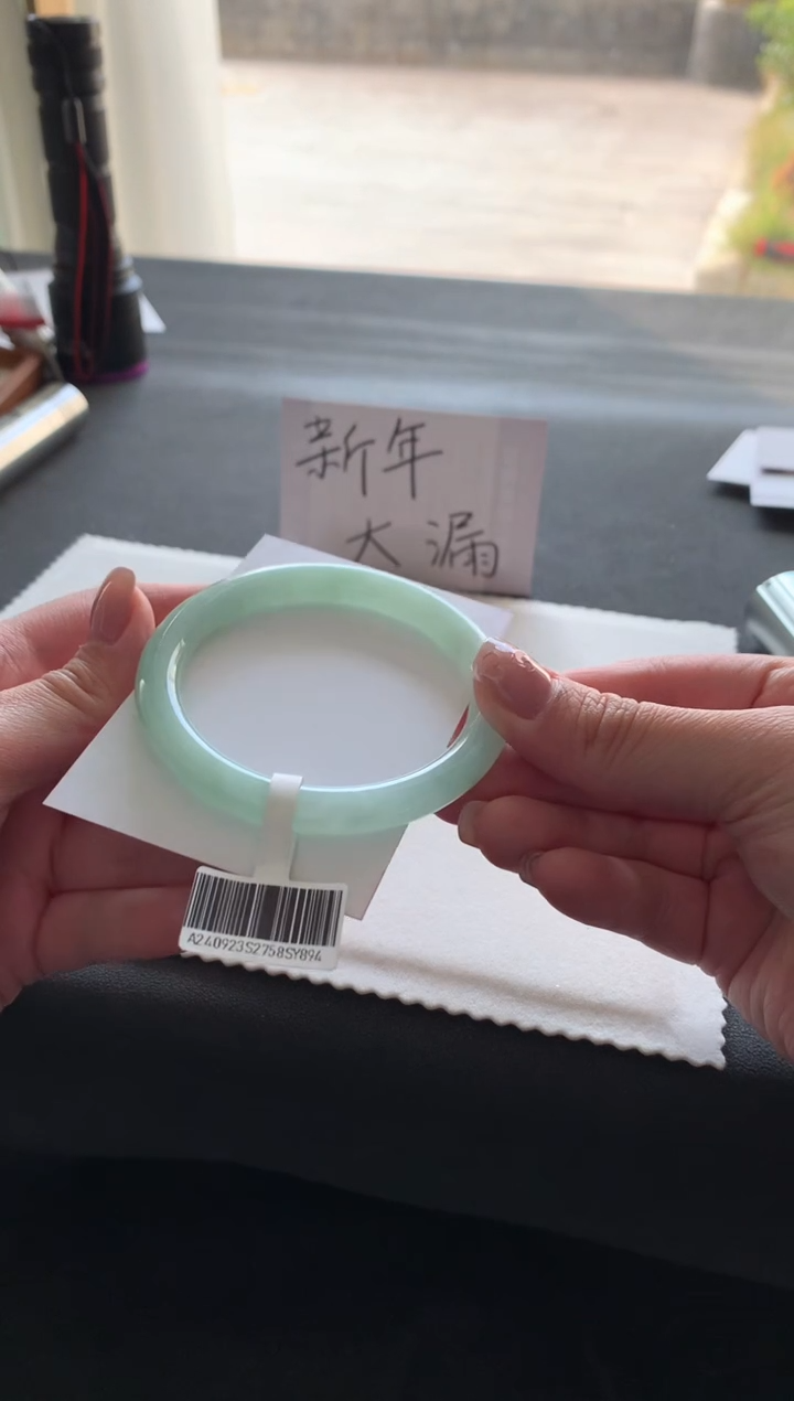 【闪购商品】翡翠手镯未镶嵌55圆条买断Y894