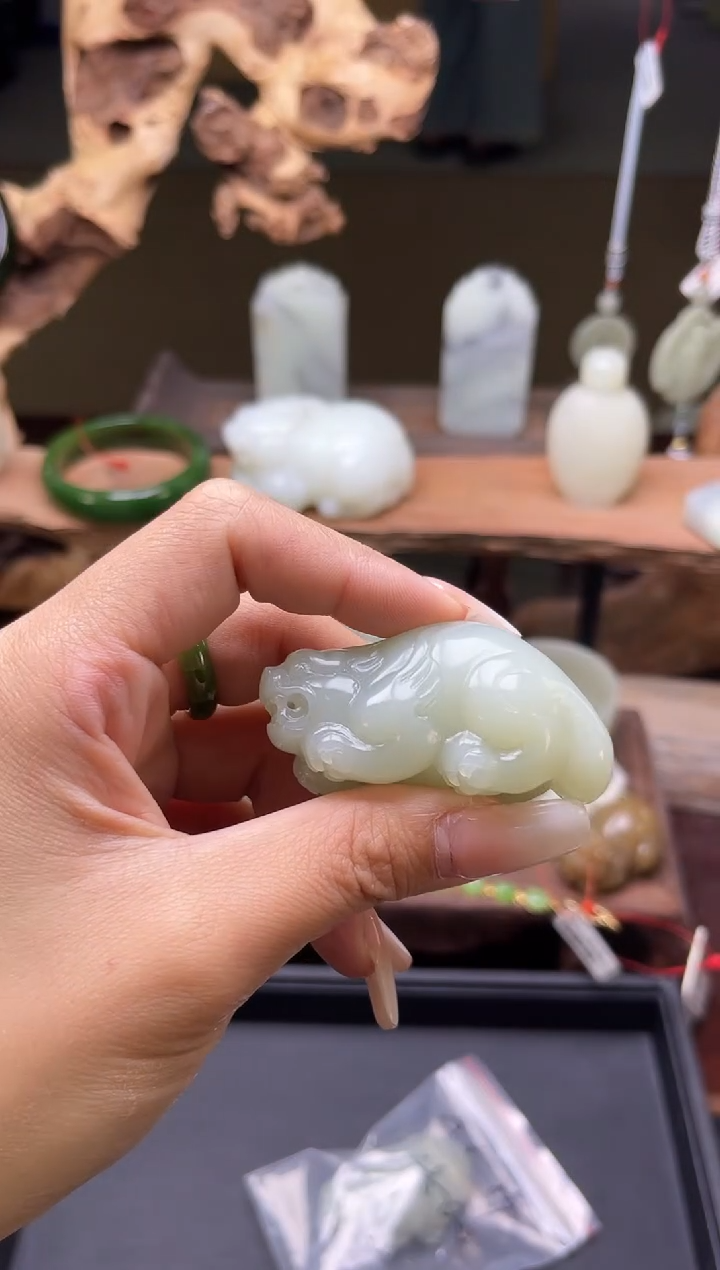 【闪购商品】和田玉吊坠未镶嵌且末青白貔貅