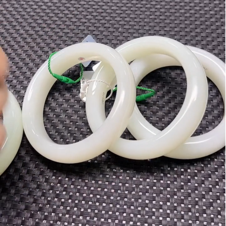 【老郑家】和田玉手镯一支 (多样性发1件)  