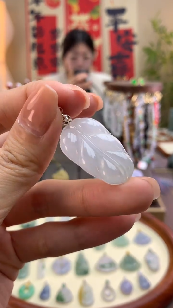 【闪购商品】翡翠颈饰银S925镶嵌叶子