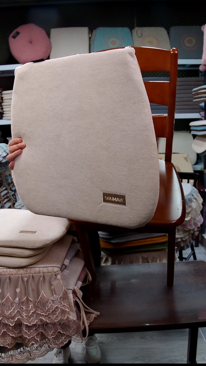 布平绒：米色4个椅垫