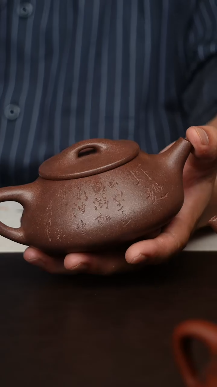 茶壶紫砂宜兴原矿紫砂壶 满飘刻虾