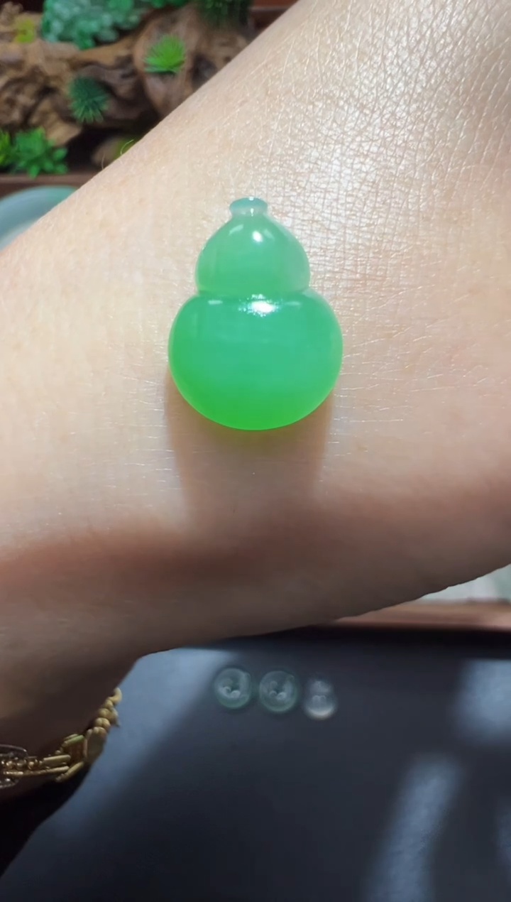 未镶嵌定制翡翠葫芦