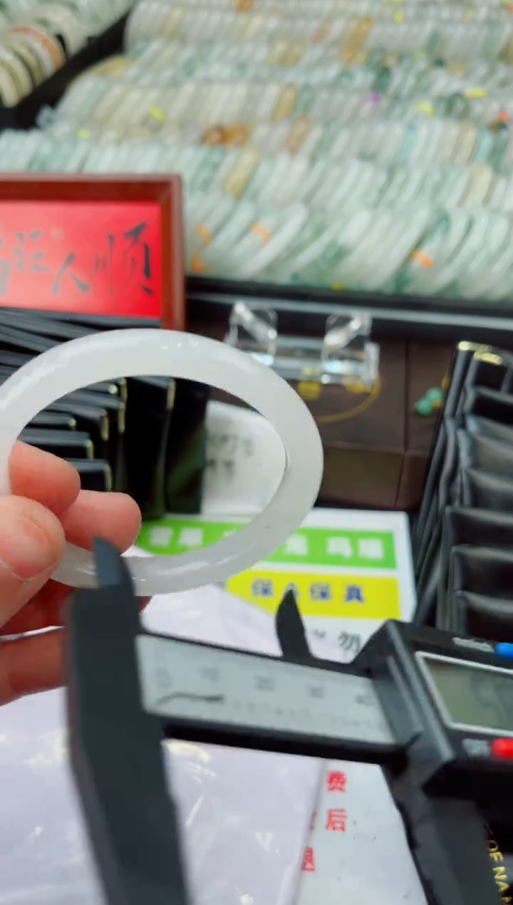 【闪购商品】石英质玉手镯未镶嵌233