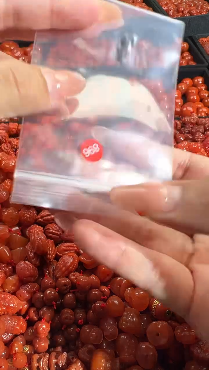 南红玛瑙未镶嵌颈饰1